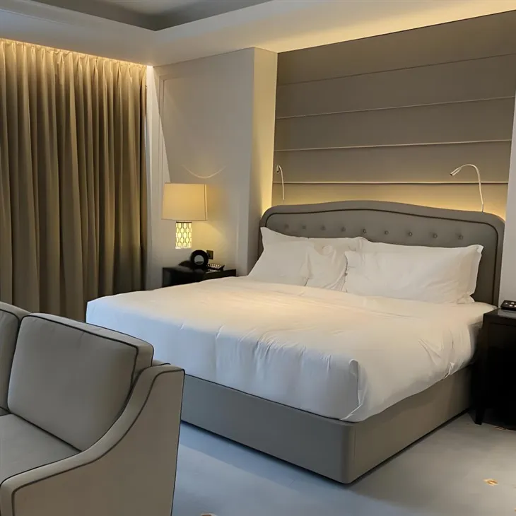 Tapacirani hotelski krevet